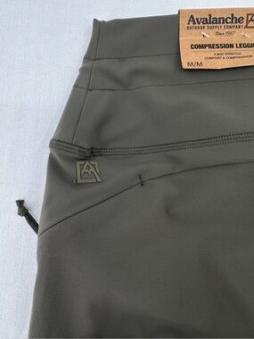 NWT Avalanche Compression Leggings Women’s Medium Olive Gray 4-Way Stretch